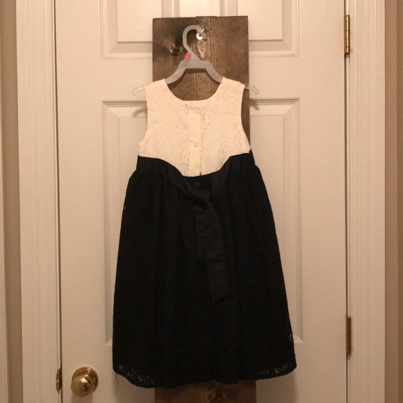 Girls size 5 simple black/white dress. - Picture 2 of 2